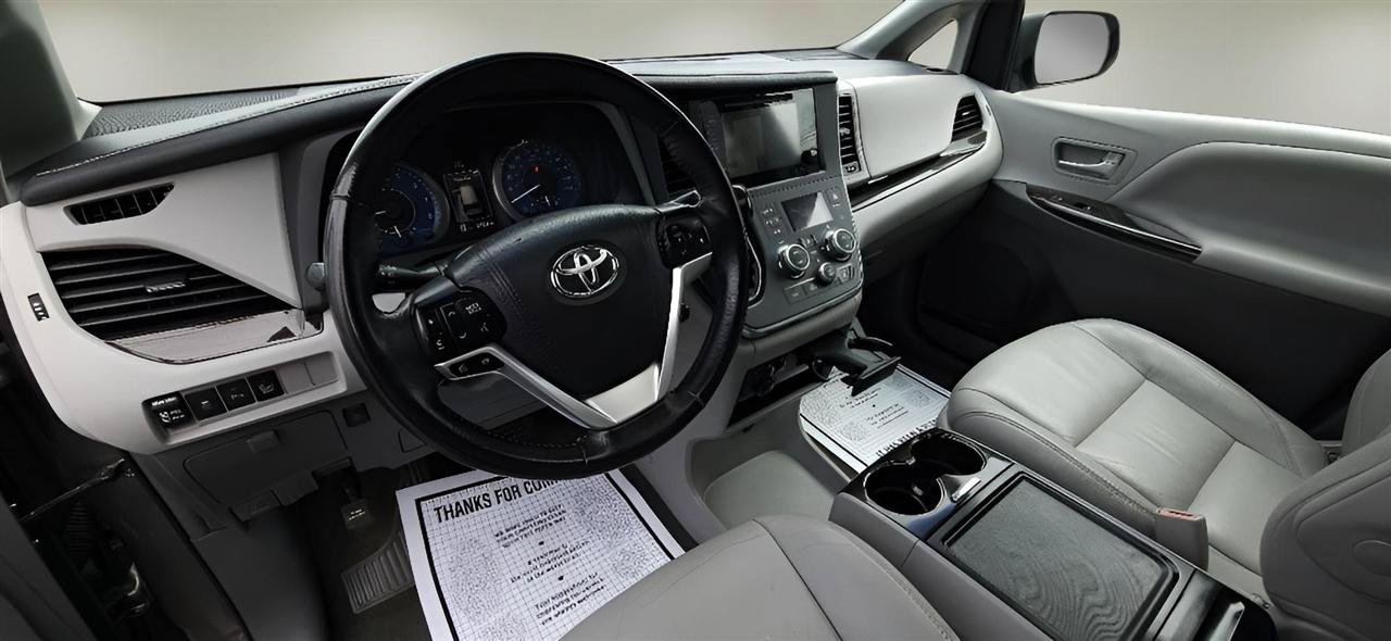 Used 2017 Toyota Sienna XLE w/ XLE Navigation Package AWD/4WD image 10
