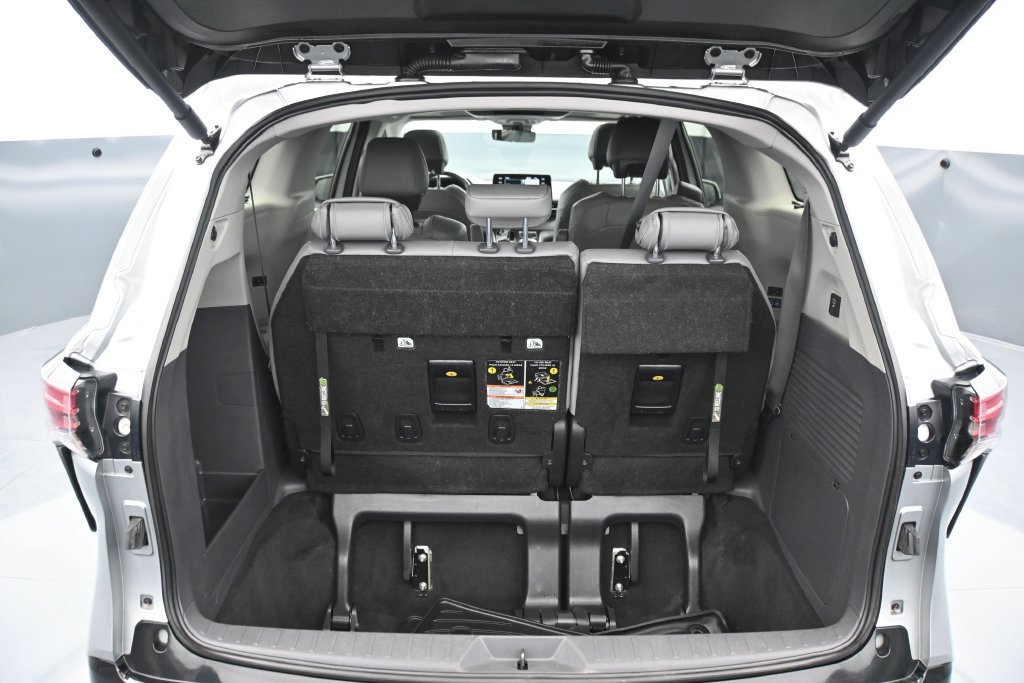 Used 2024 Toyota Sienna Limited AWD/4WD image 16
