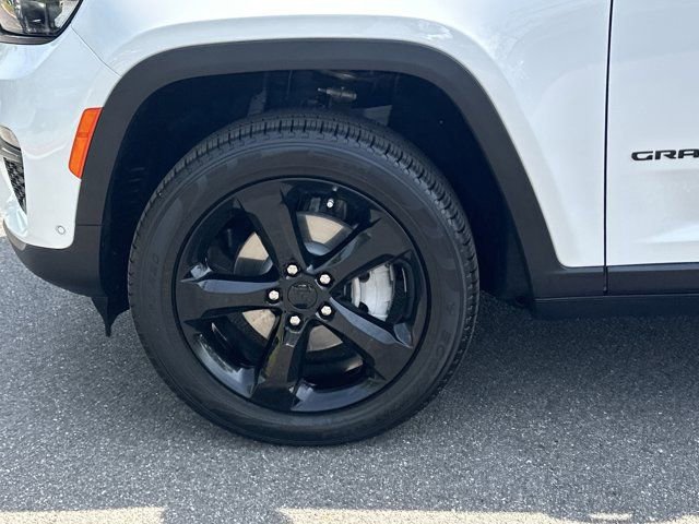 Certified 2025 Jeep Grand Cherokee Limited w/ Luxury Tech Group II image 15