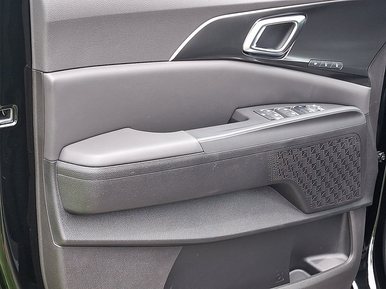 New 2026 Kia Carnival SX w/ SX Dark Edition Package FWD image 8