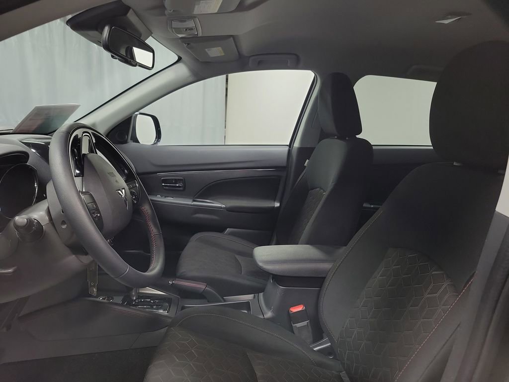 Used 2025 Mitsubishi Outlander Sport 2.0 S image 12
