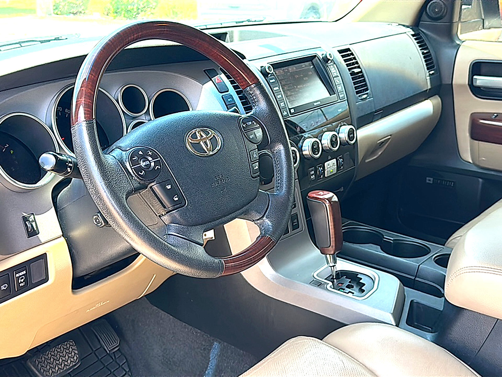 Used 2013 Toyota Sequoia Platinum RWD image 12