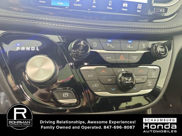 Used 2025 Chrysler Pacifica Limited FWD image 9