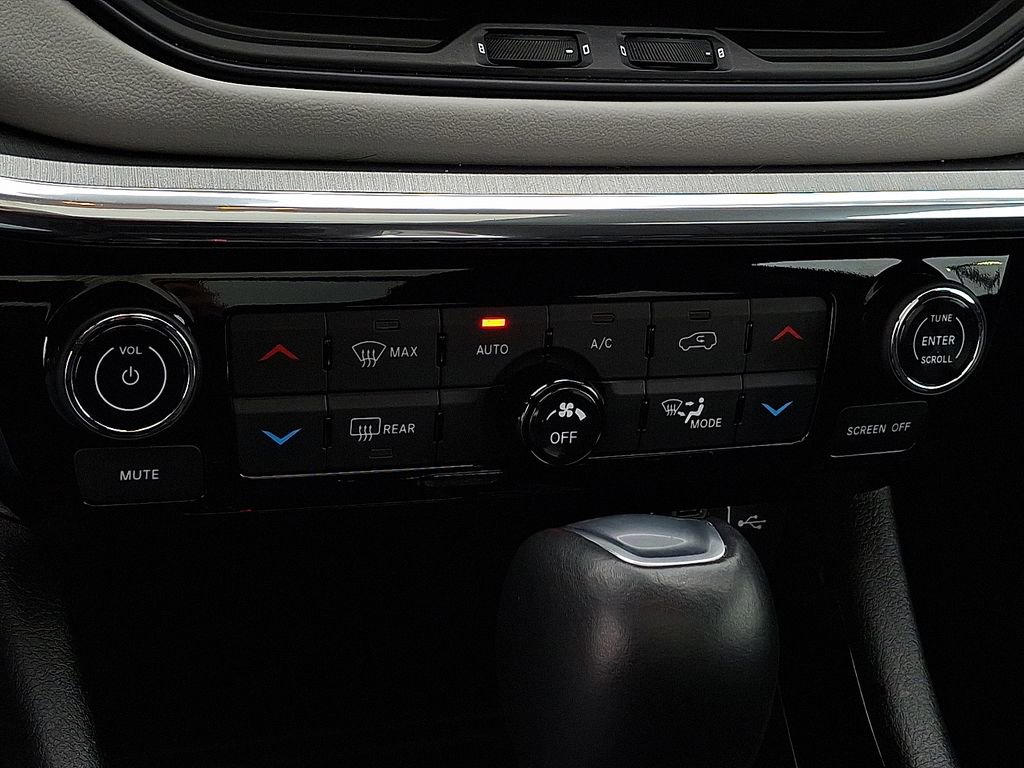 Used 2023 Jeep Compass Limited w/ Sun and Sound Group image 21