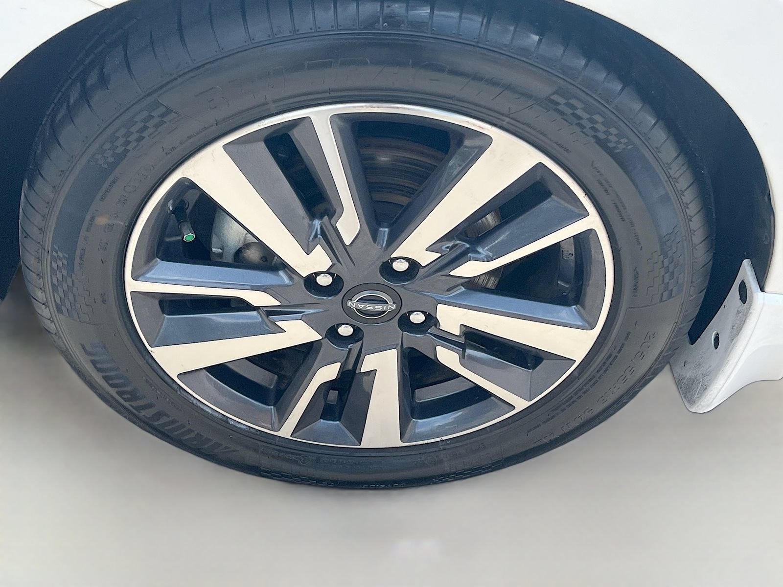 Used 2023 Nissan Versa SV w/ Trunk Package FWD image 27