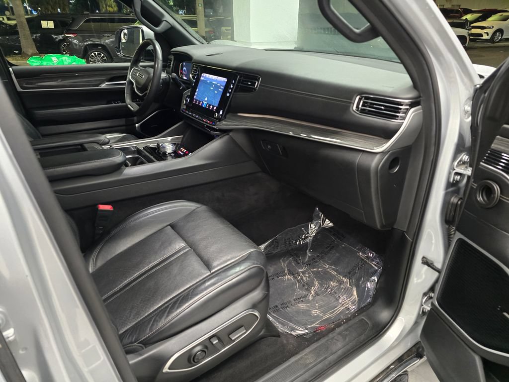 Certified 2022 Jeep Wagoneer Series II AWD/4WD image 36