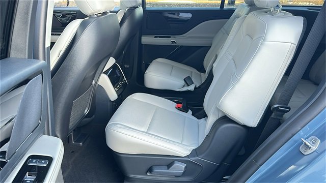 New 2026 Lincoln Aviator AWD image 13