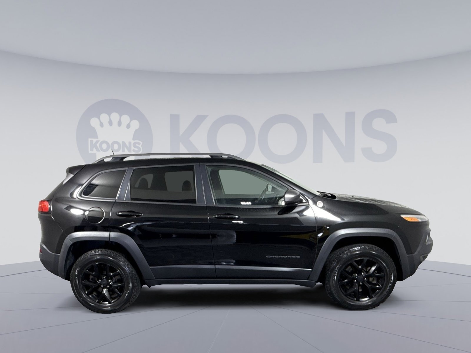Used 2017 Jeep Cherokee Trailhawk image 8