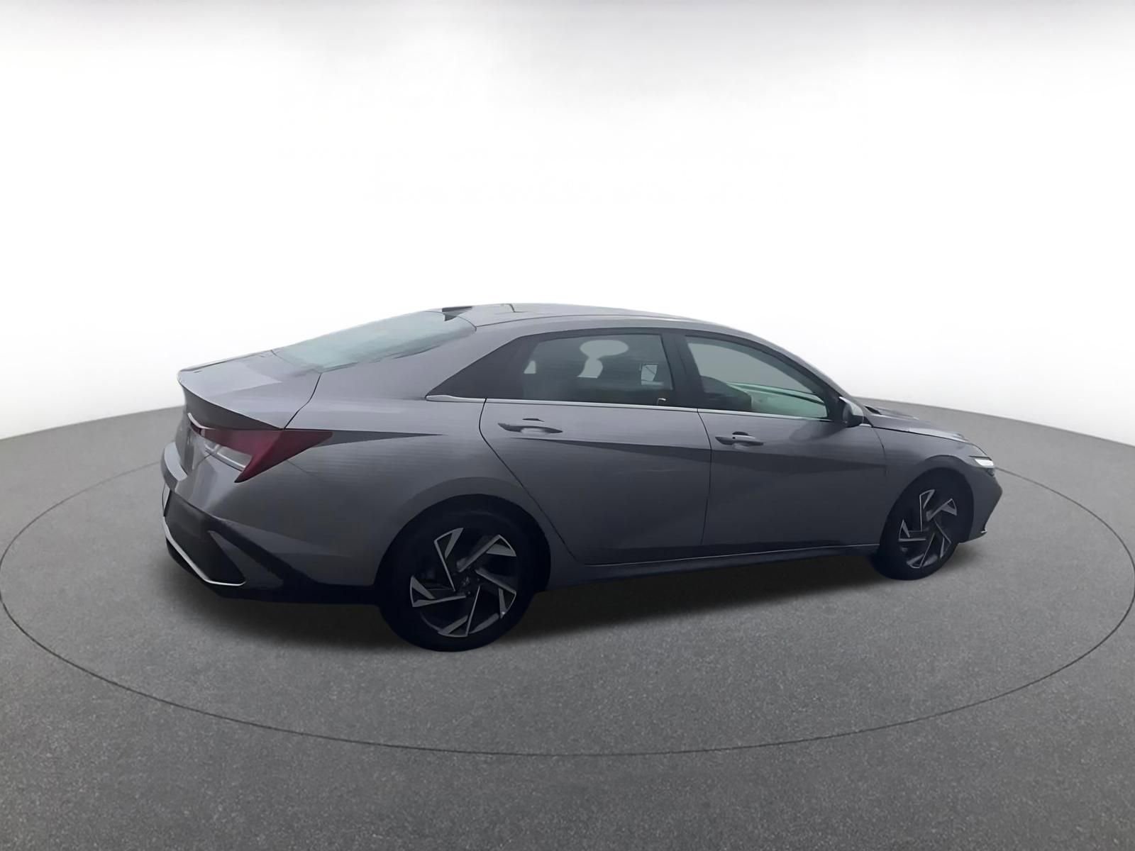 Used 2025 Hyundai Elantra SEL image 15