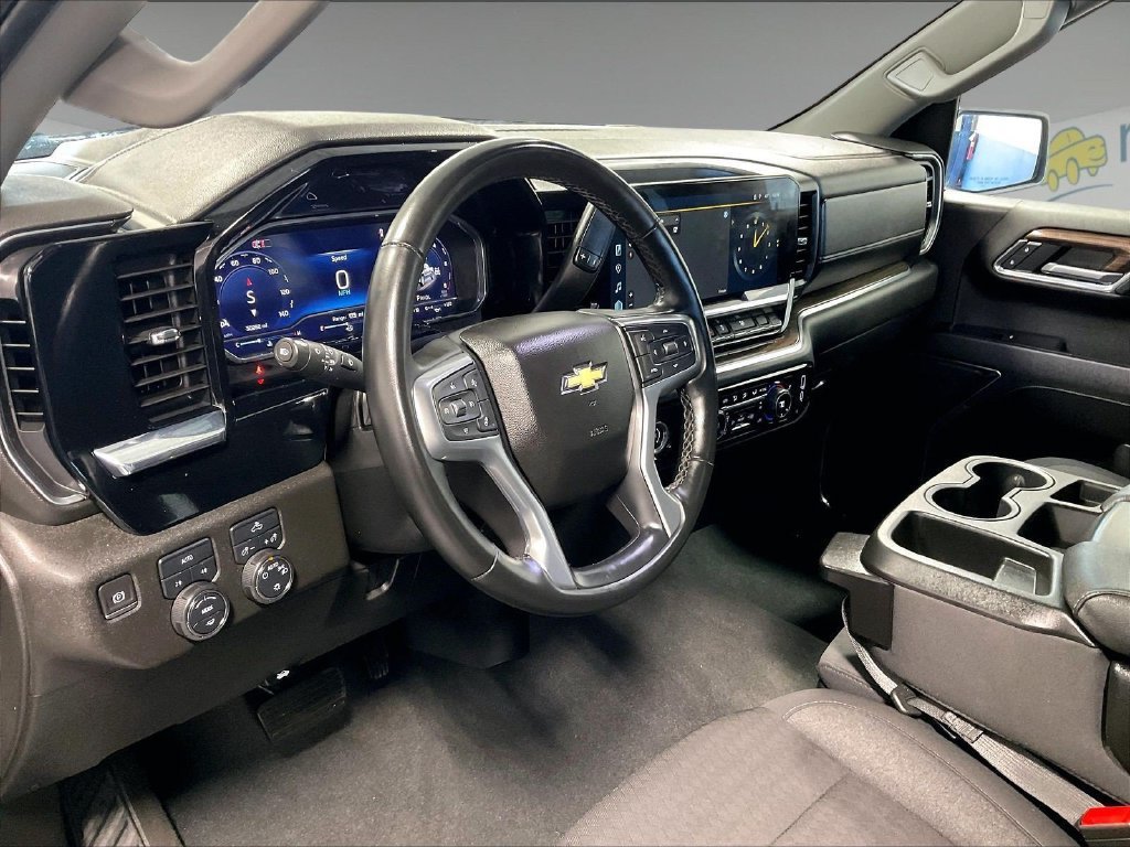 Used 2024 Chevrolet Silverado 1500 LT AWD/4WD image 8