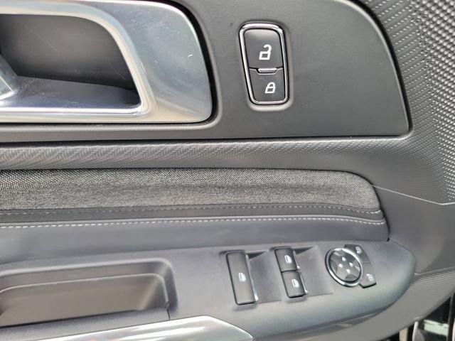 Used 2025 Ford Mustang Convertible RWD image 18
