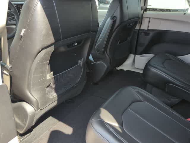 Used 2023 Chrysler Pacifica Touring-L FWD image 18