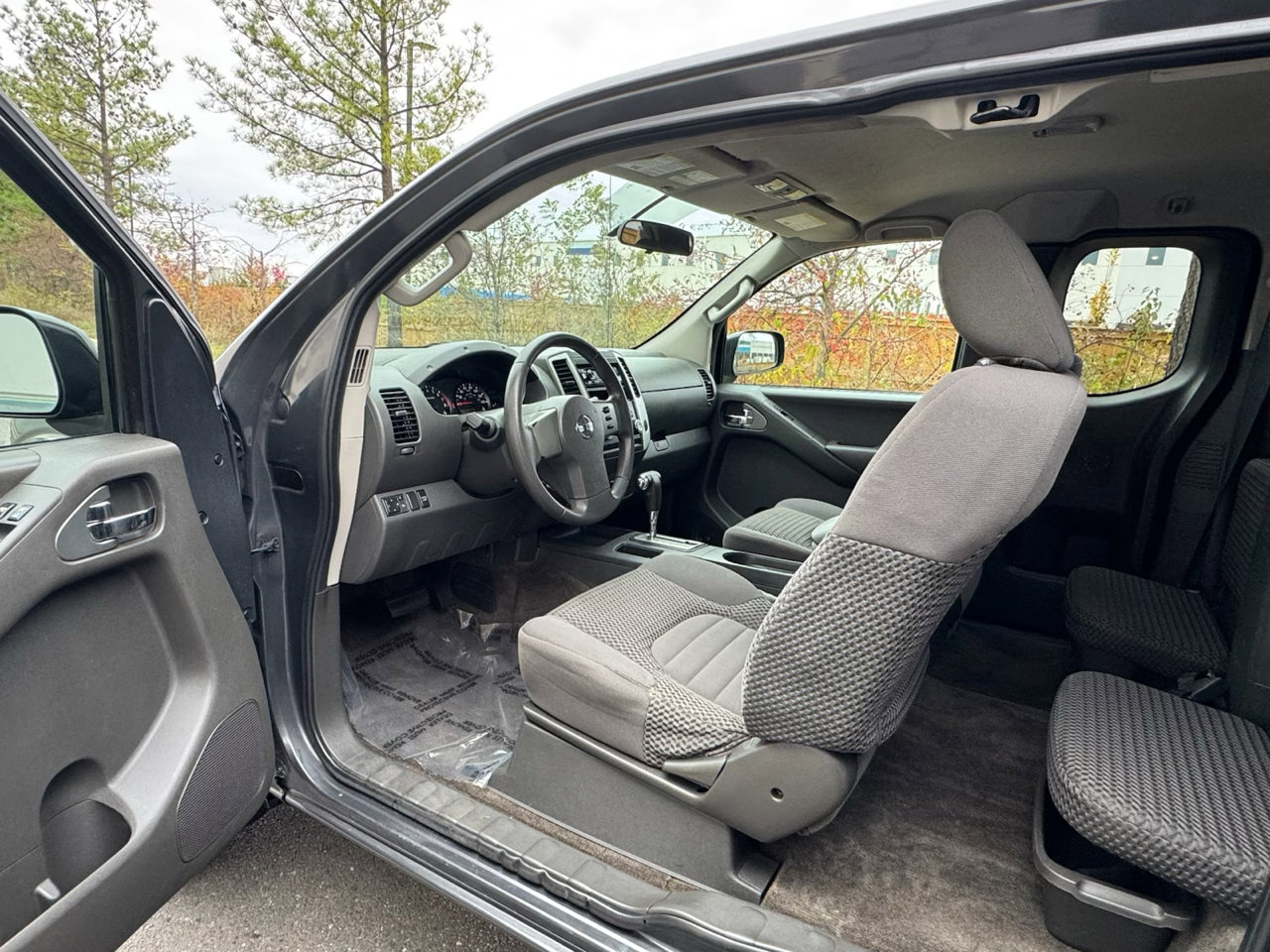 Used 2012 Nissan Frontier SV image 13