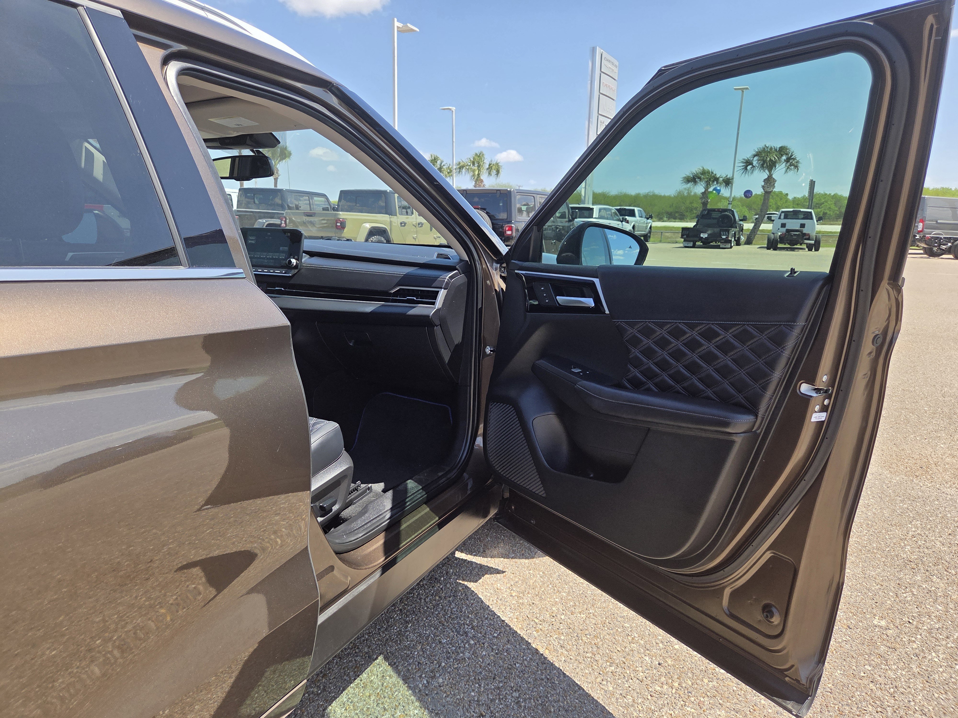 Used 2024 Mitsubishi Outlander SEL Black Edition image 17