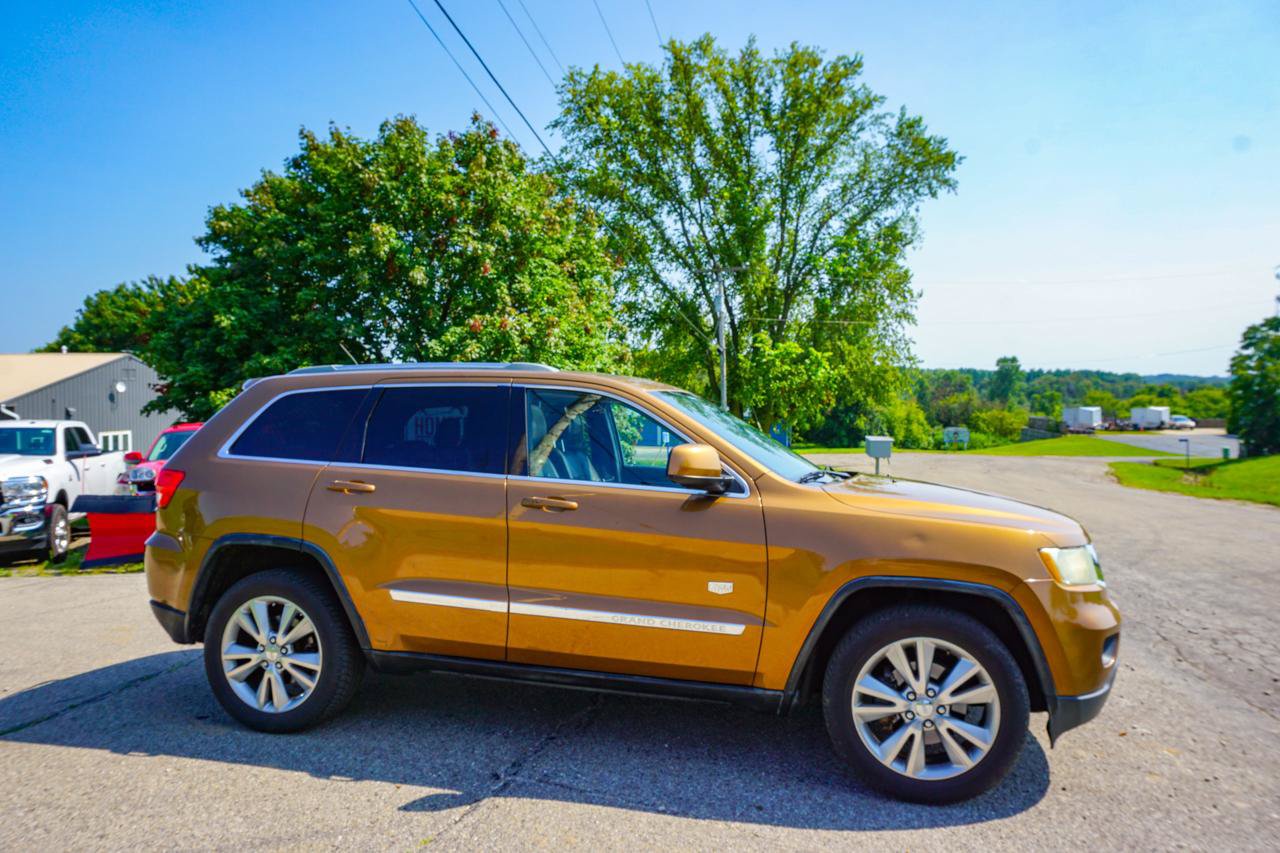 Used 2011 Jeep Grand Cherokee 70th Anniversary AWD/4WD image 2