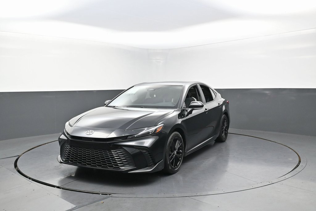 Used 2025 Toyota Camry SE image 6