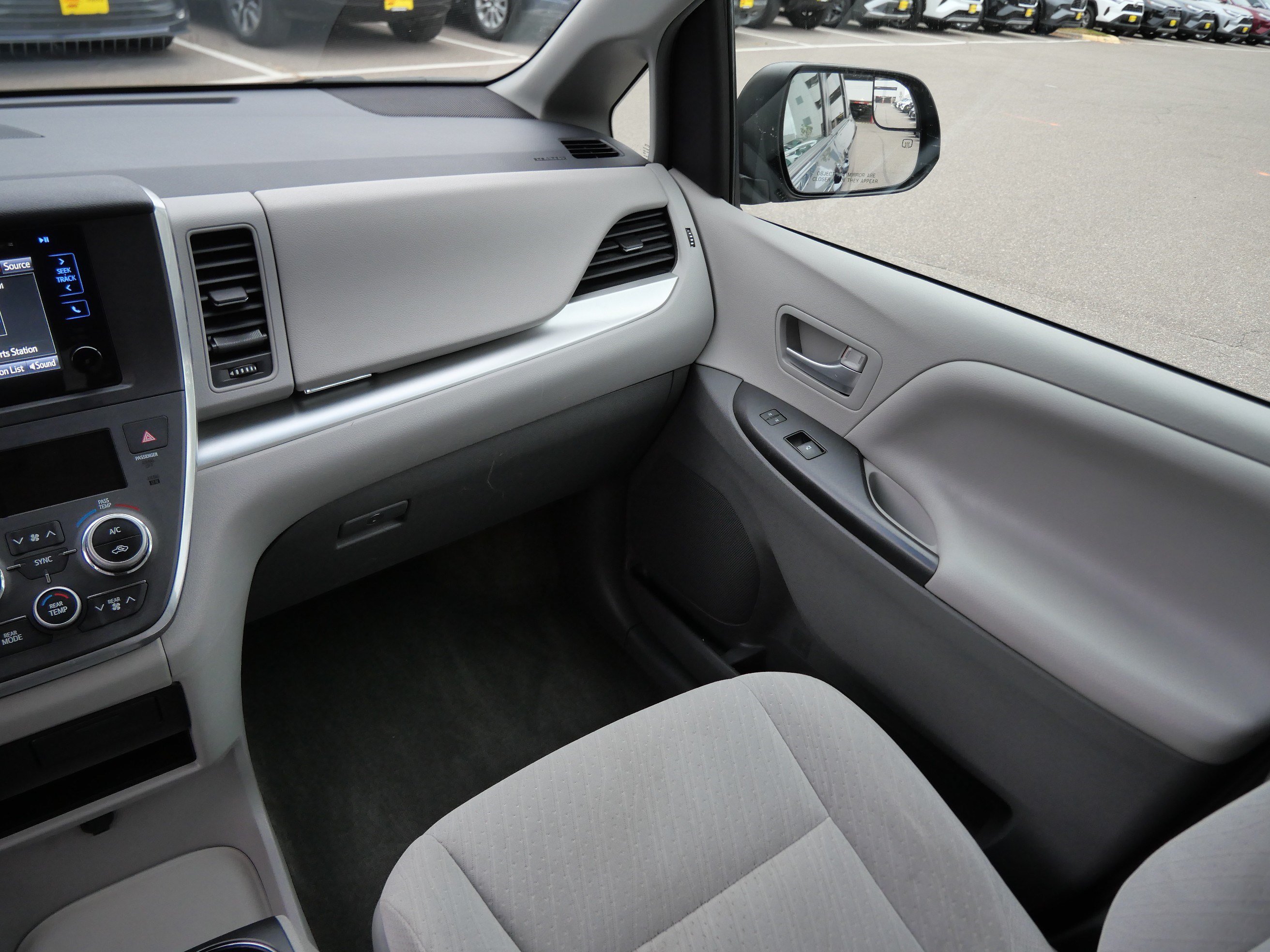 Used 2017 Toyota Sienna LE AWD/4WD image 11