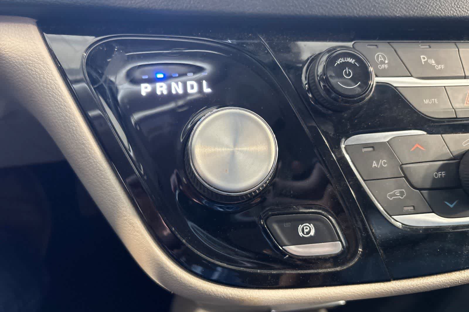 Used 2022 Chrysler Pacifica Touring-L FWD image 24