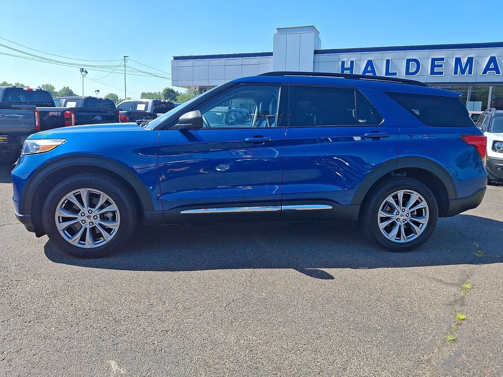 Certified 2023 Ford Explorer XLT w/ Equipment Group 202A AWD/4WD image 4