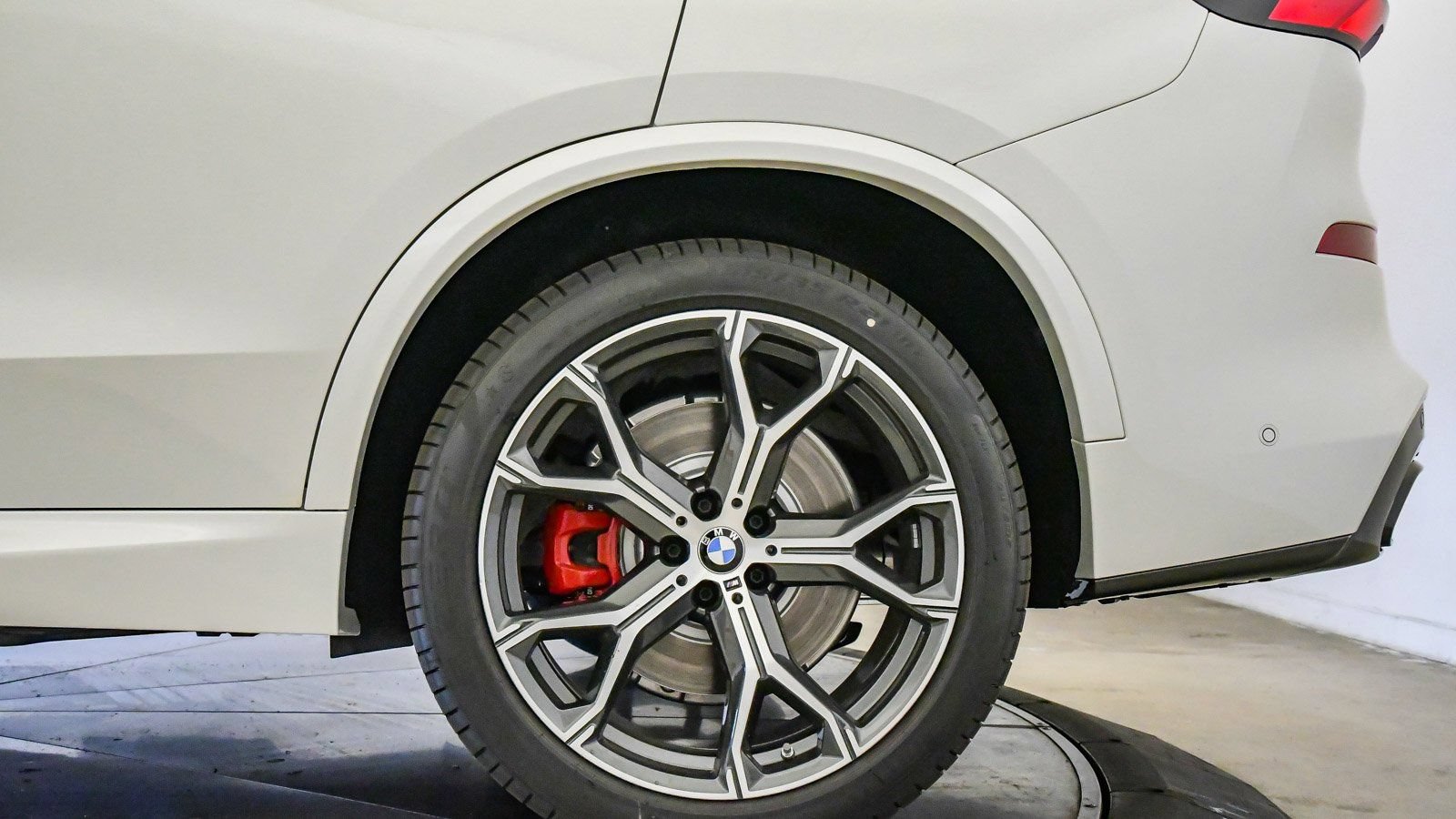 New 2026 BMW X5 xDrive50e w/ M Sport Package AWD/4WD image 11