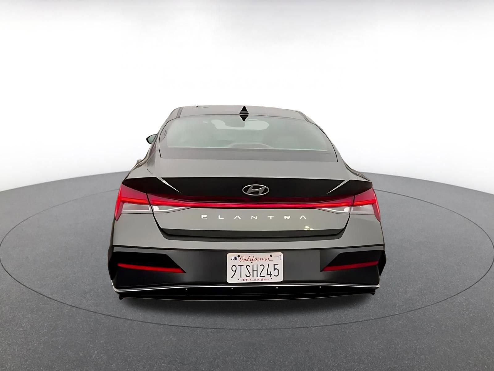 Used 2025 Hyundai Elantra SEL image 12