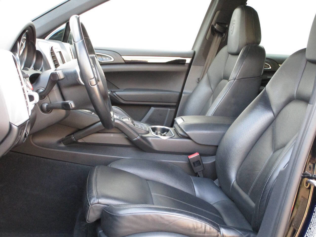 Used 2014 Porsche Cayenne Diesel Platinum Edition image 8