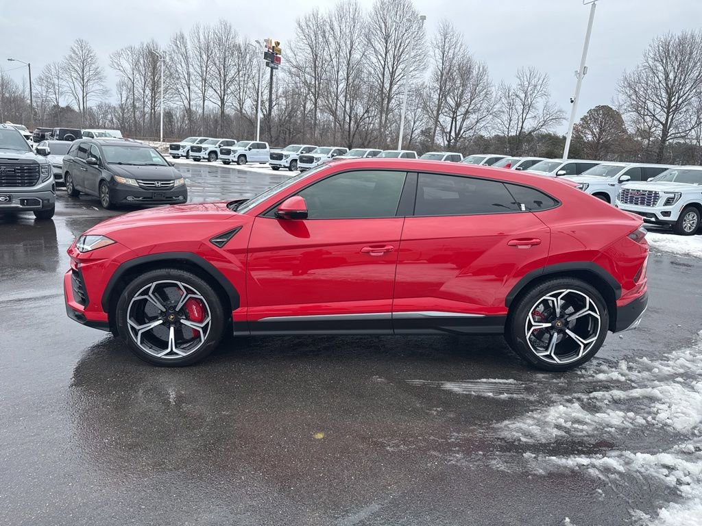 Used 2022 Lamborghini Urus image 2