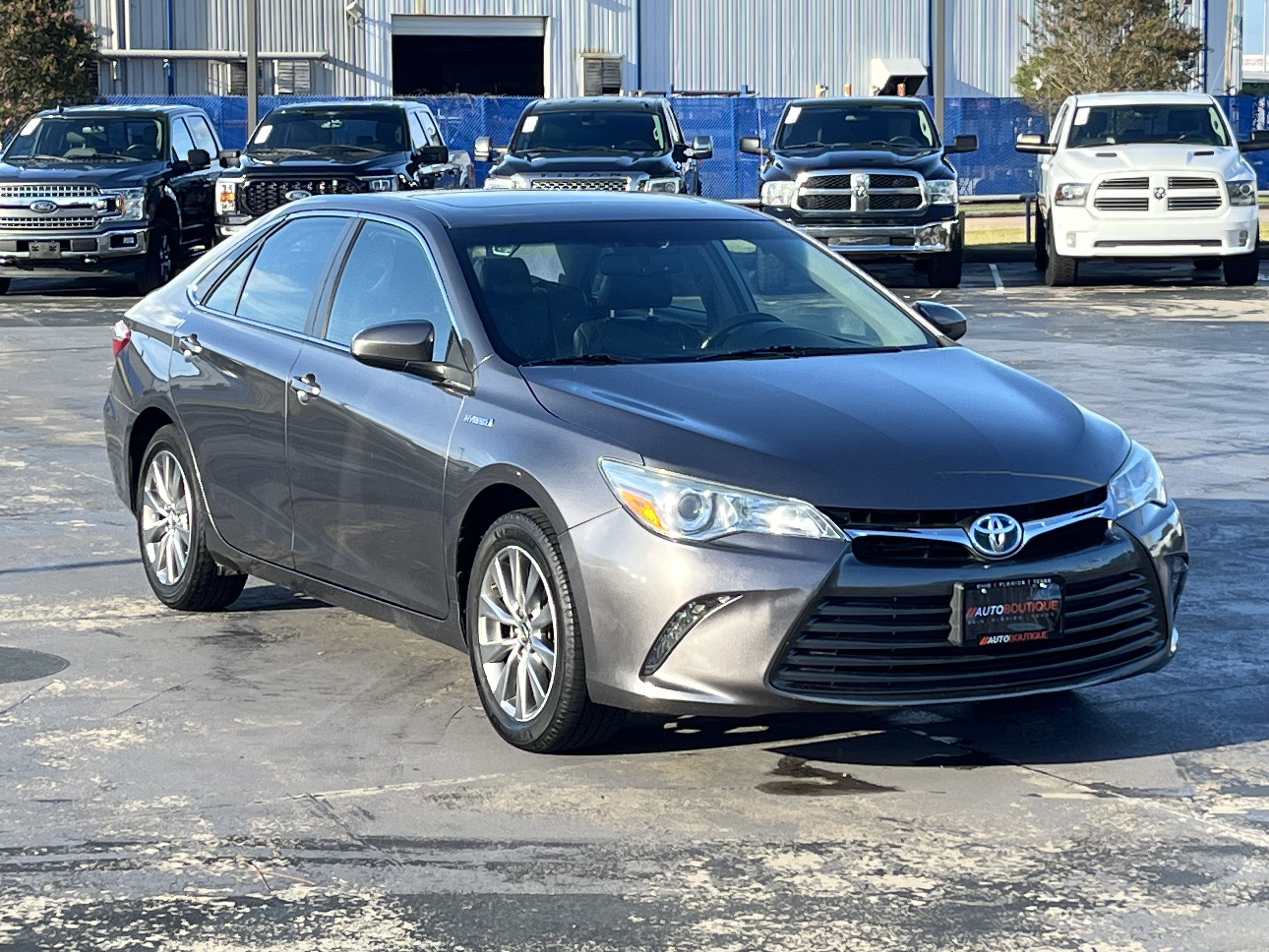 Used 2017 Toyota Camry XLE w/ Moonroof Package FWD image 5