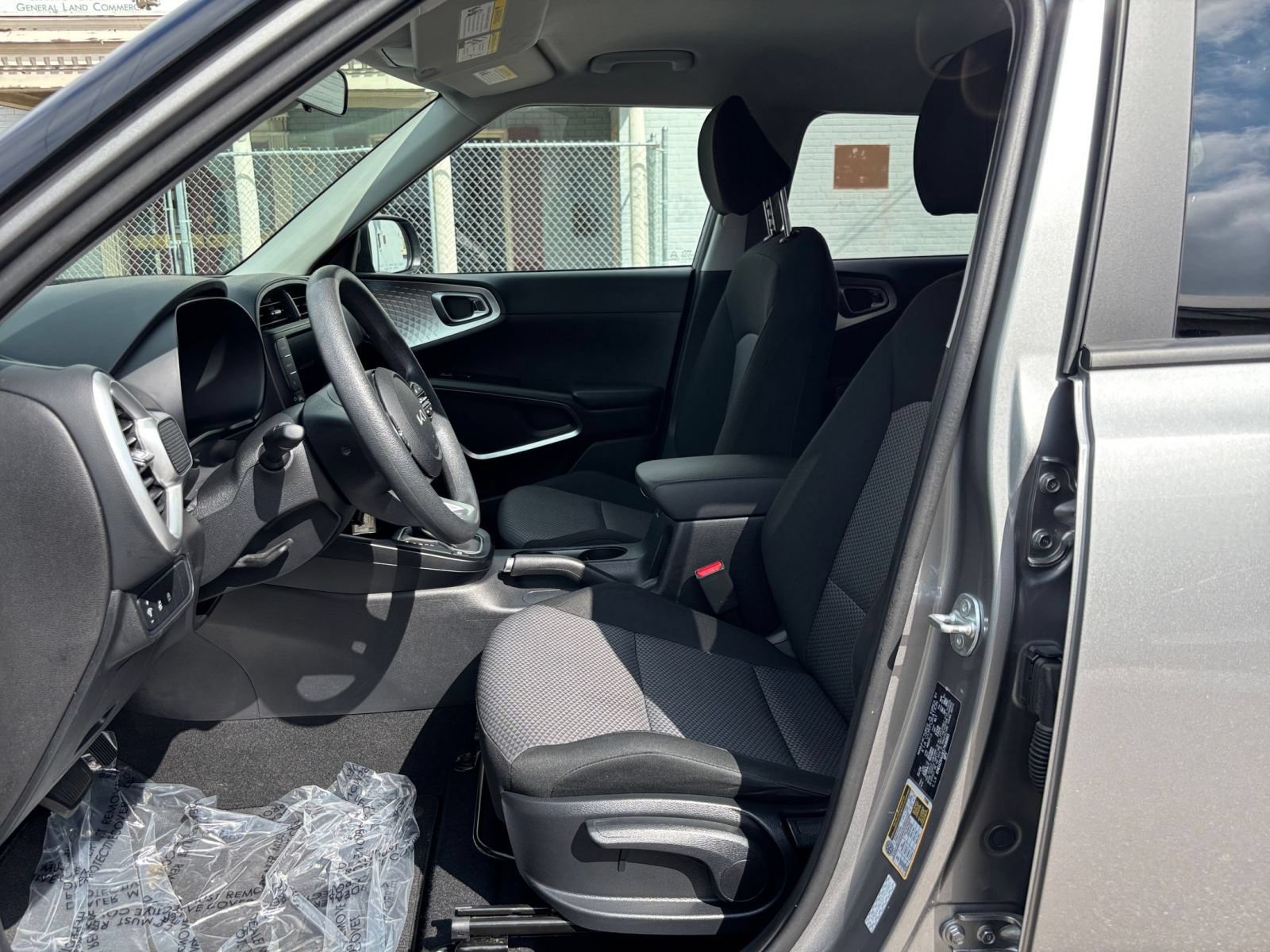 Used 2025 Kia Soul LX w/ LX Technology Package FWD image 20