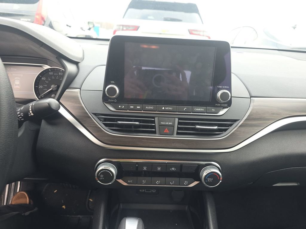 Used 2024 Nissan Altima 2.5 SV image 18