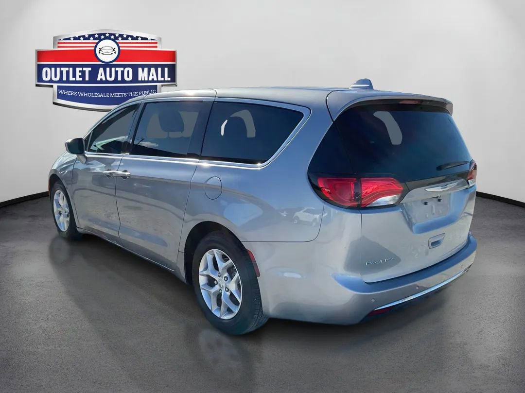 Used 2018 Chrysler Pacifica Touring Plus w/ Tire & Wheel Group image 5