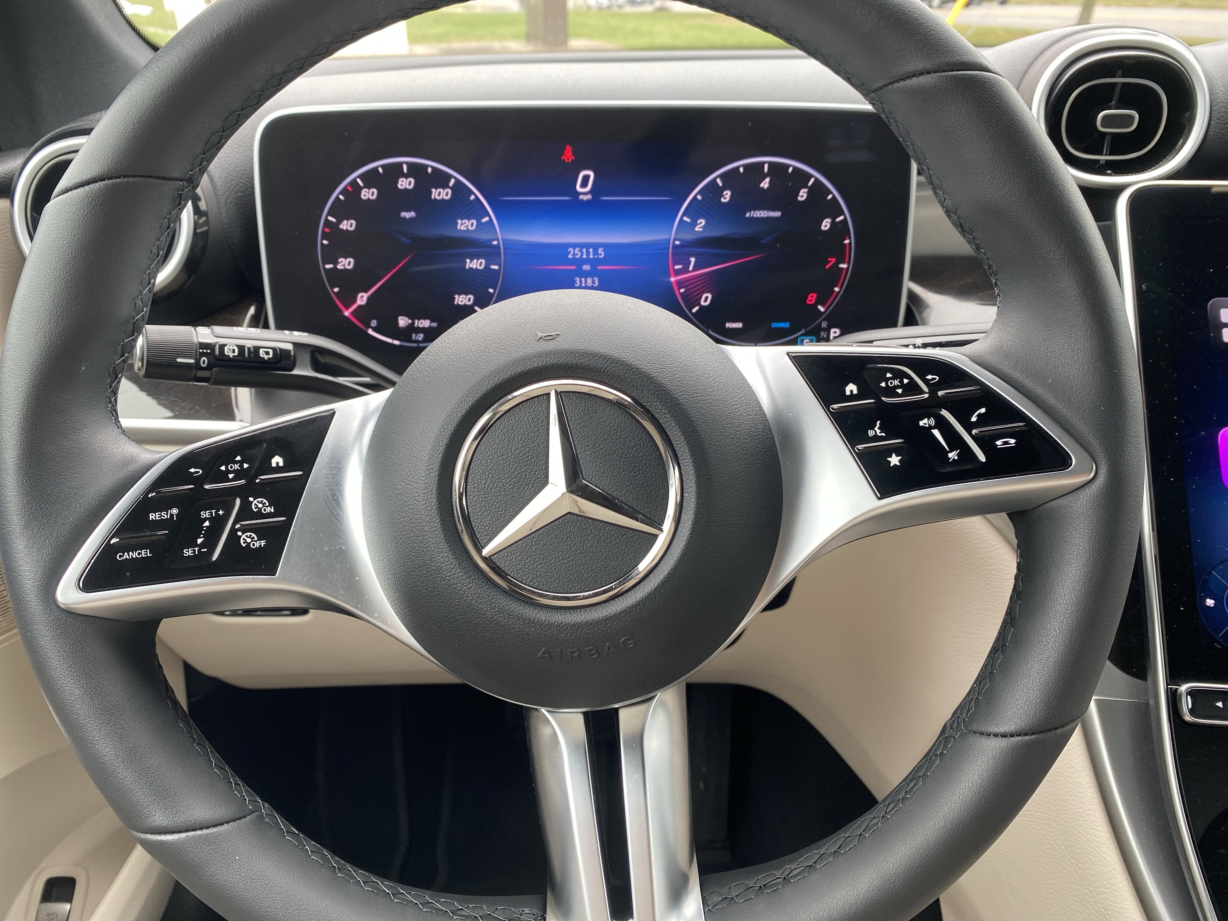 Used 2025 Mercedes-Benz GLC 300 4MATIC image 13