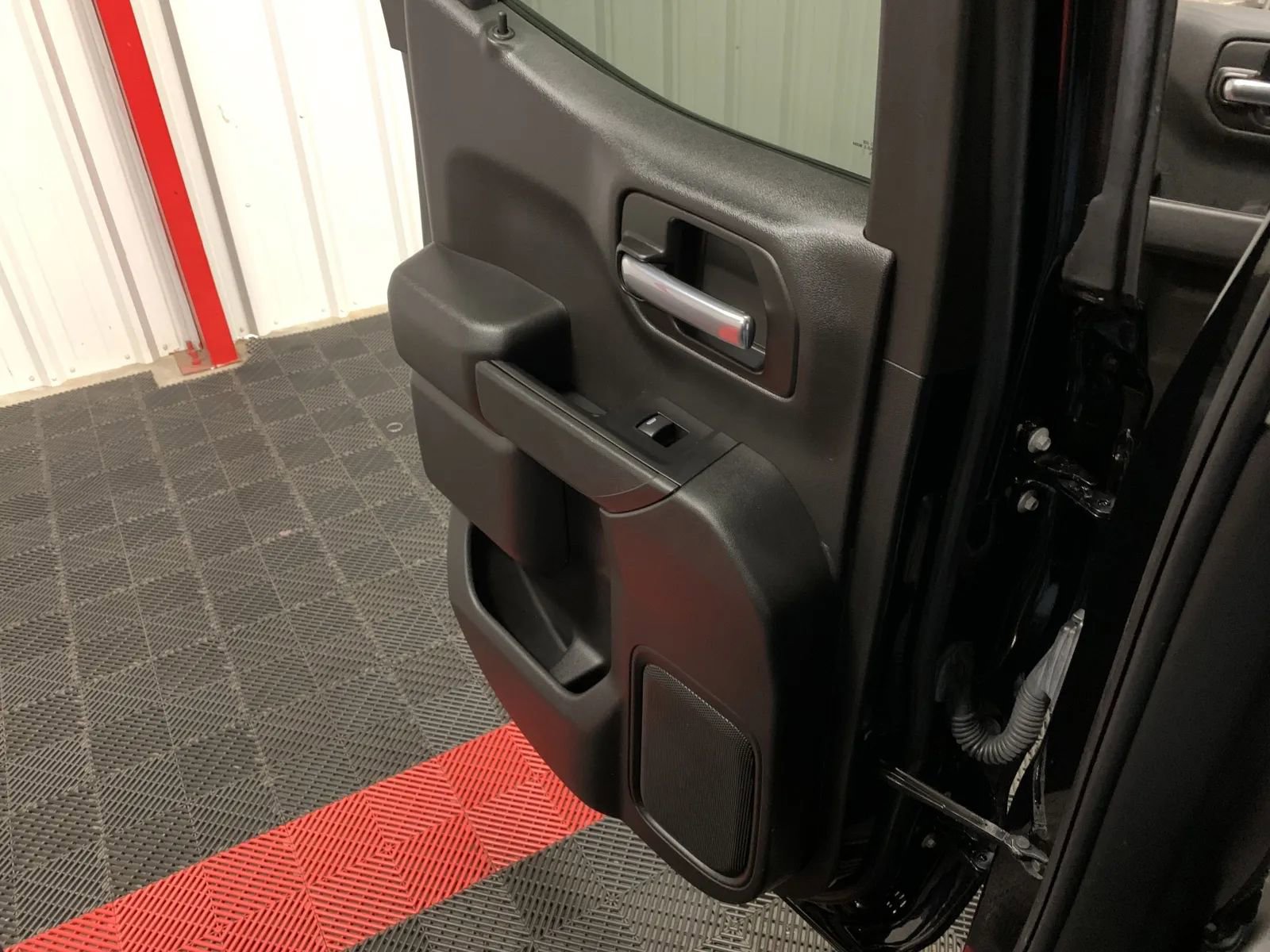 Used 2020 Chevrolet Silverado 1500 Custom w/ Custom Value Package image 32