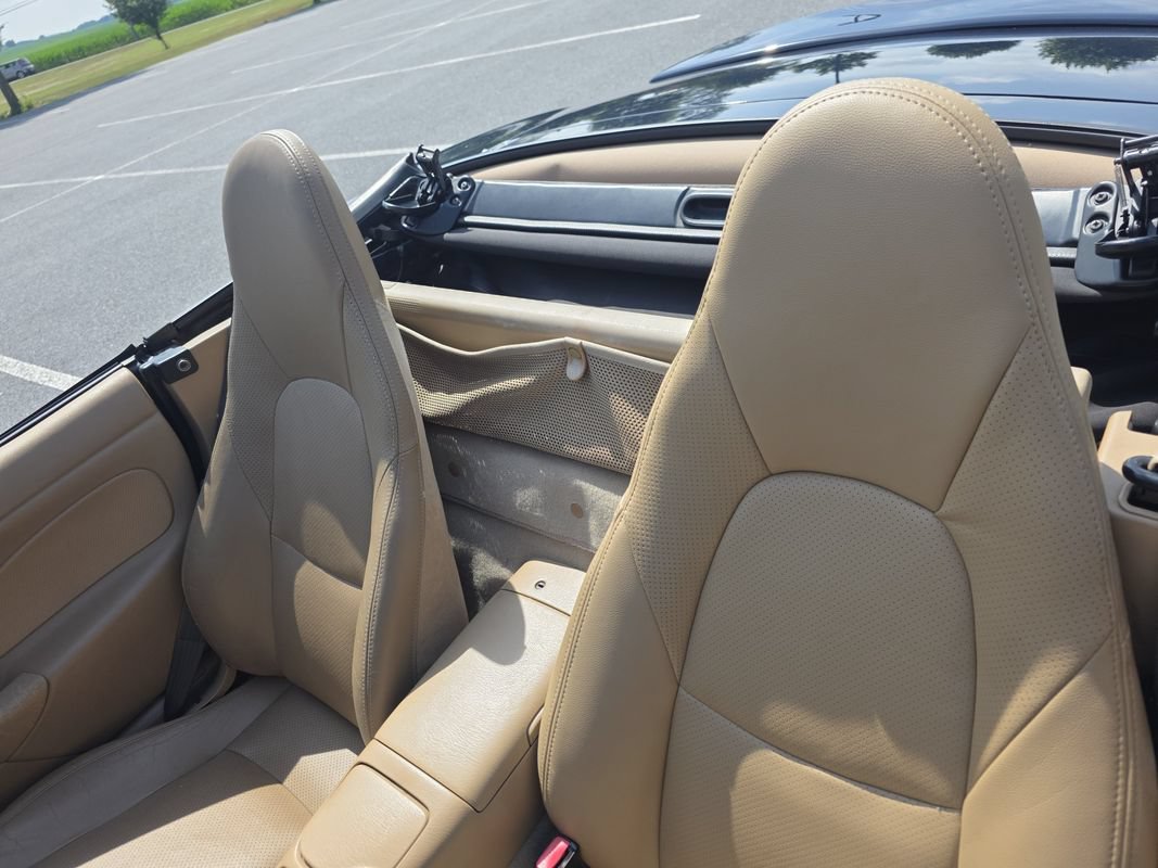 Used 2001 MAZDA MX-5 Miata RWD image 12