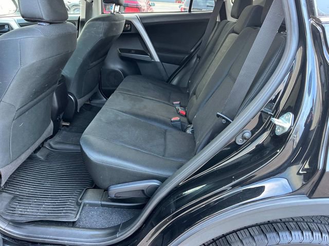 Used 2018 Toyota RAV4 LE image 19