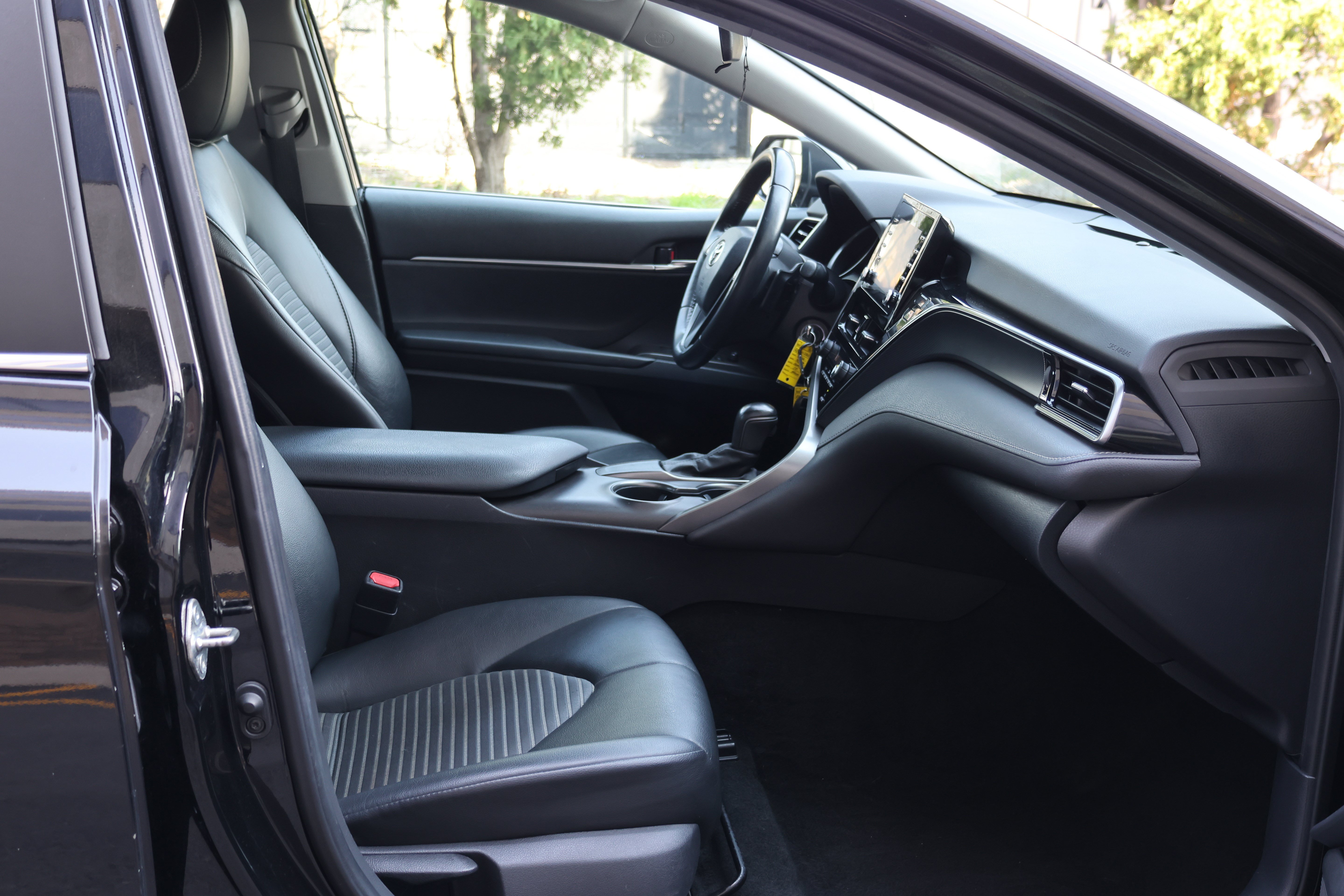 Used 2021 Toyota Camry SE FWD image 34