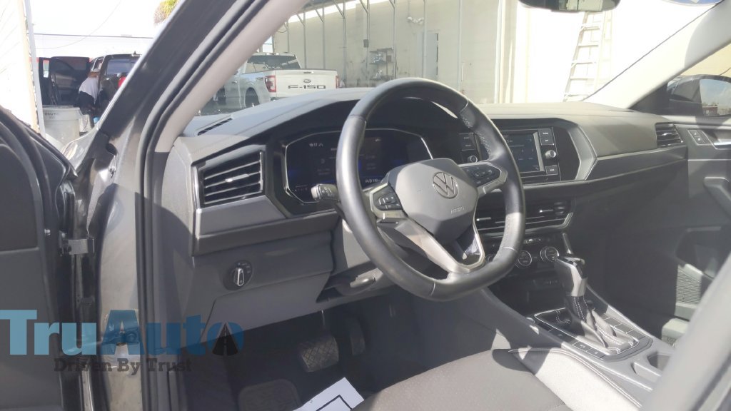 Used 2023 Volkswagen Jetta SE FWD image 32