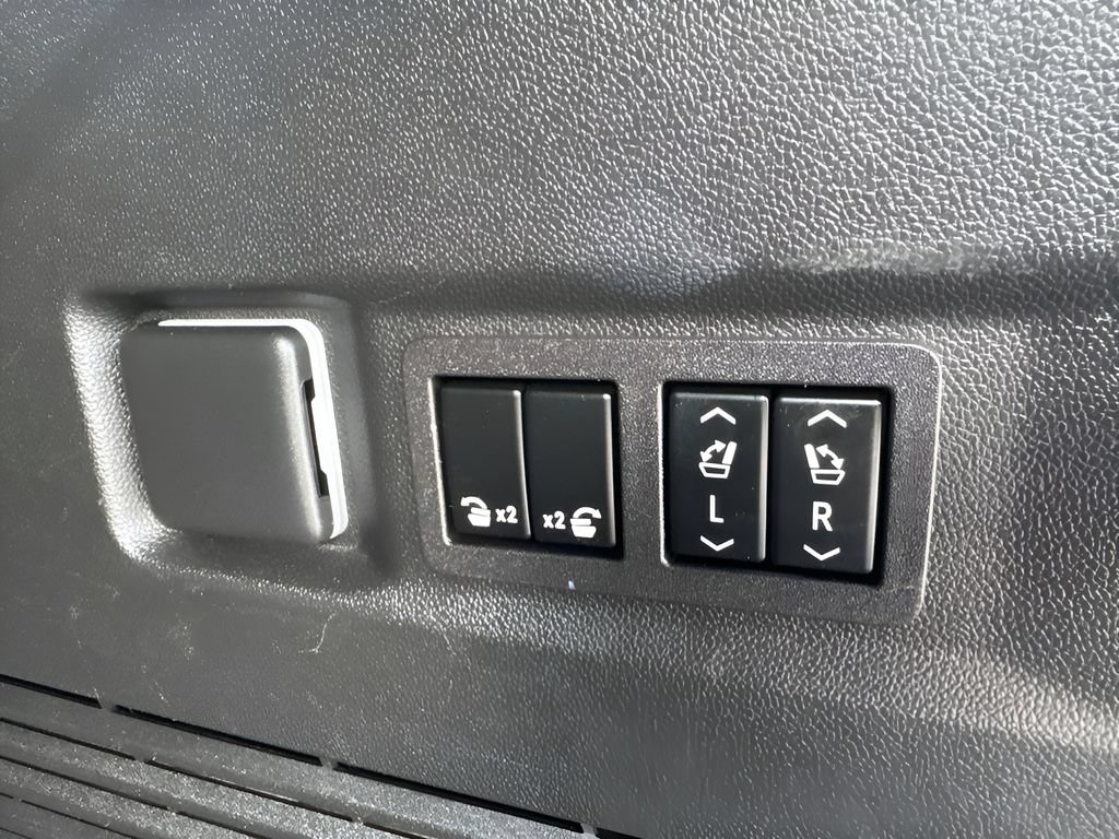 Used 2023 GMC Yukon Denali w/ LPO, Floor Liner Package AWD/4WD image 12