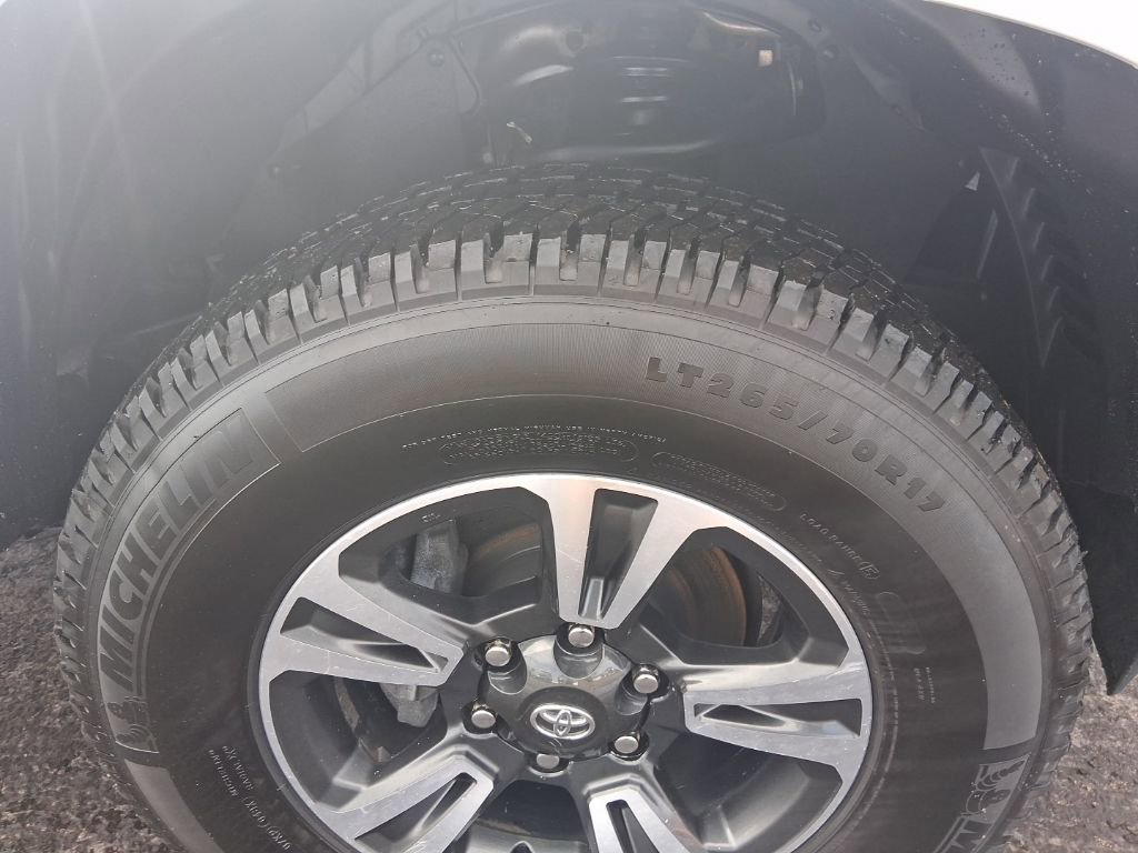 Used 2021 Toyota Tacoma SR AWD/4WD image 11