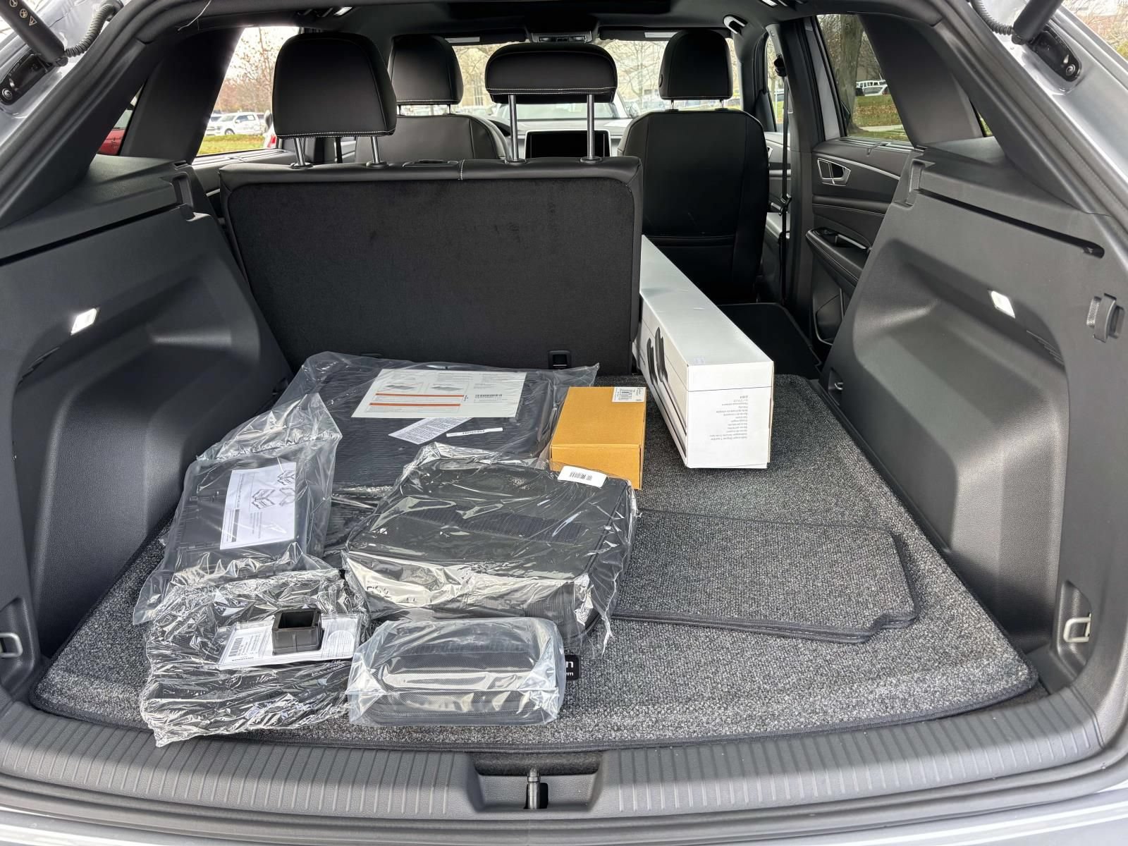 New 2026 Volkswagen Atlas Cross Sport SEL R-Line AWD/4WD image 9
