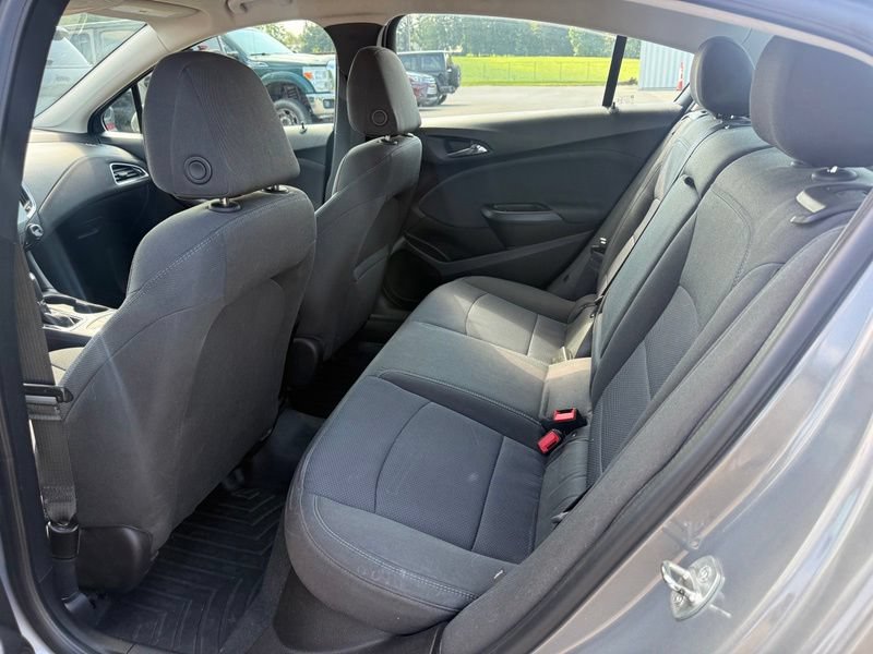 Used 2018 Chevrolet Cruze LT w/ Convenience Package FWD image 6