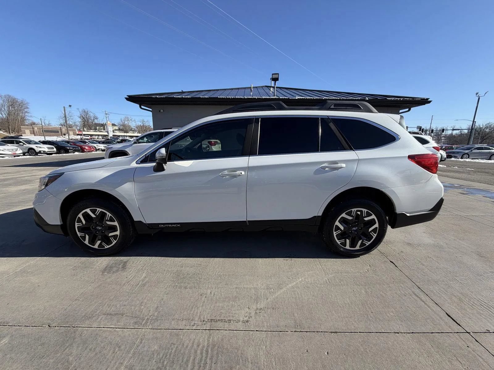 Used 2018 Subaru Outback 2.5i Premium AWD/4WD image 5