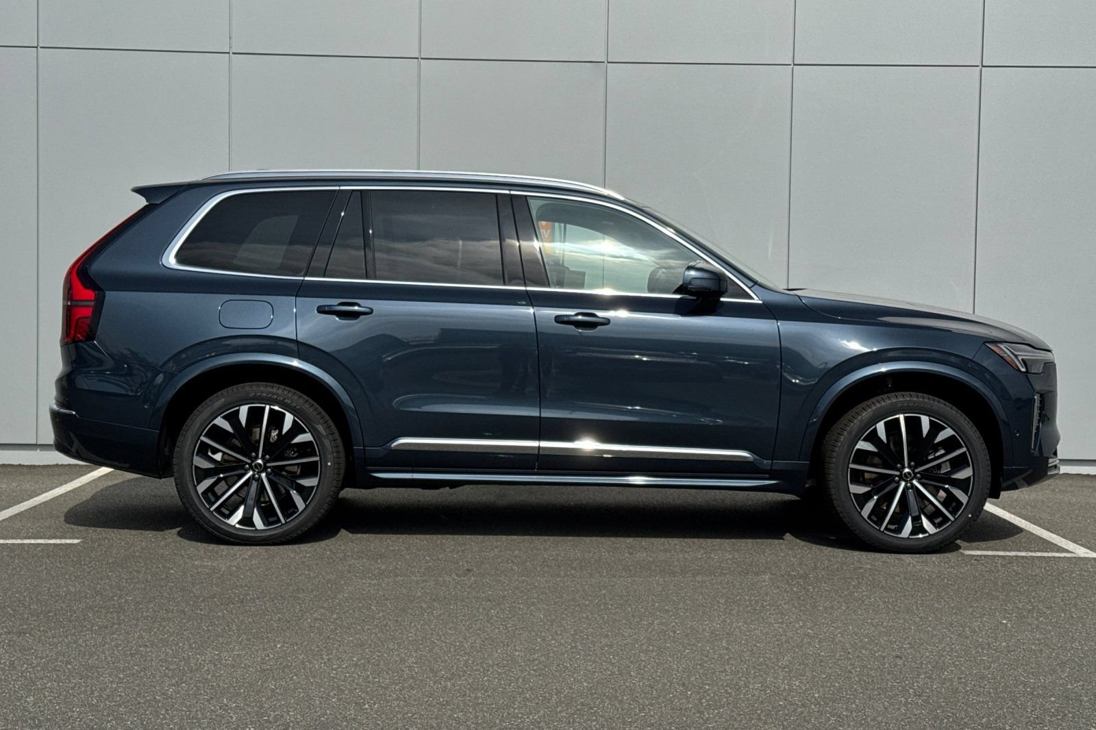 New 2026 Volvo XC90 T8 Ultra w/ Protection Package AWD/4WD image 6