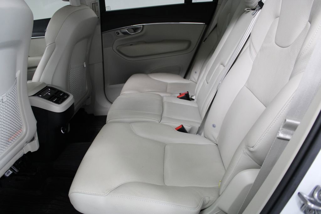 Used 2020 Volvo XC90 T6 Momentum AWD/4WD image 18