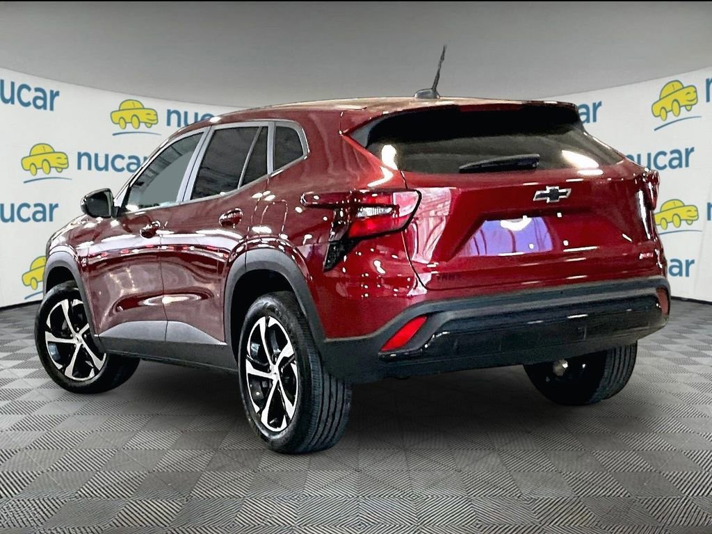 Used 2024 Chevrolet Trax RS w/ Driver Confidence Package FWD image 4