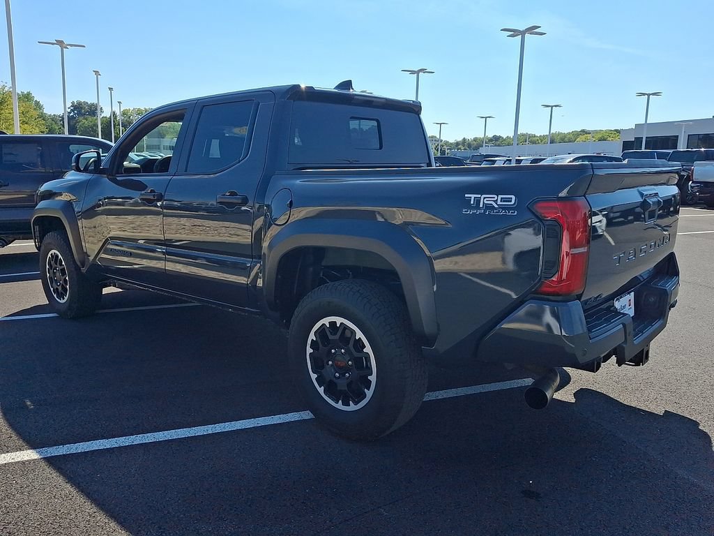 Used 2025 Toyota Tacoma TRD Off-Road w/ TRD Off Road Upgrade Package AWD/4WD image 4