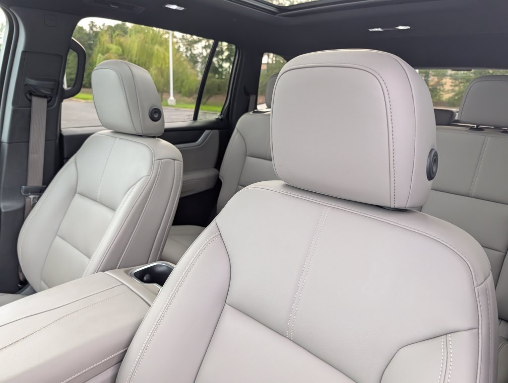 Used 2026 GMC Acadia Elevation w/ Elevation Premium Package FWD image 20
