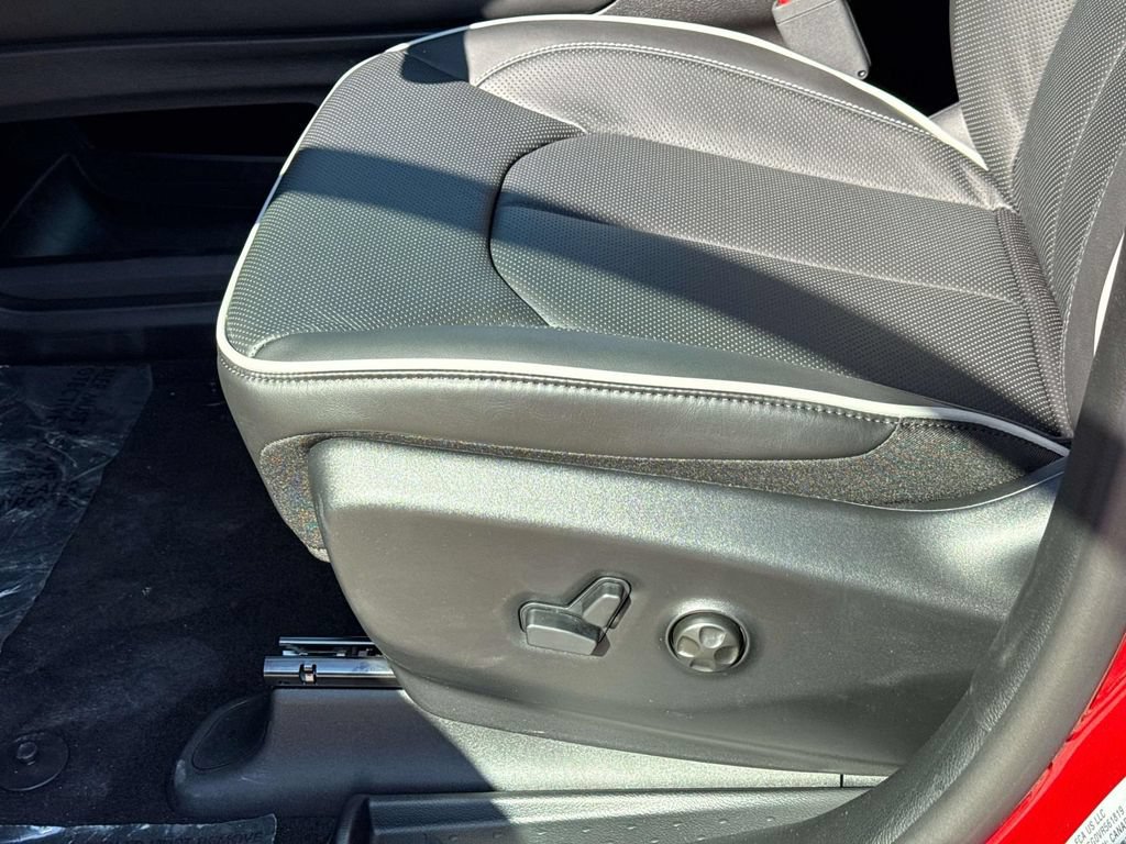 New 2027 Chrysler Pacifica Limited w/ S Appearance Package FWD image 14