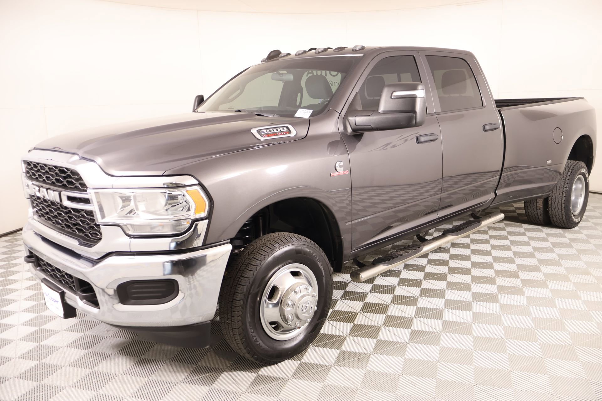 Used 2024 RAM 3500 Tradesman w/ Chrome Appearance Group image 8