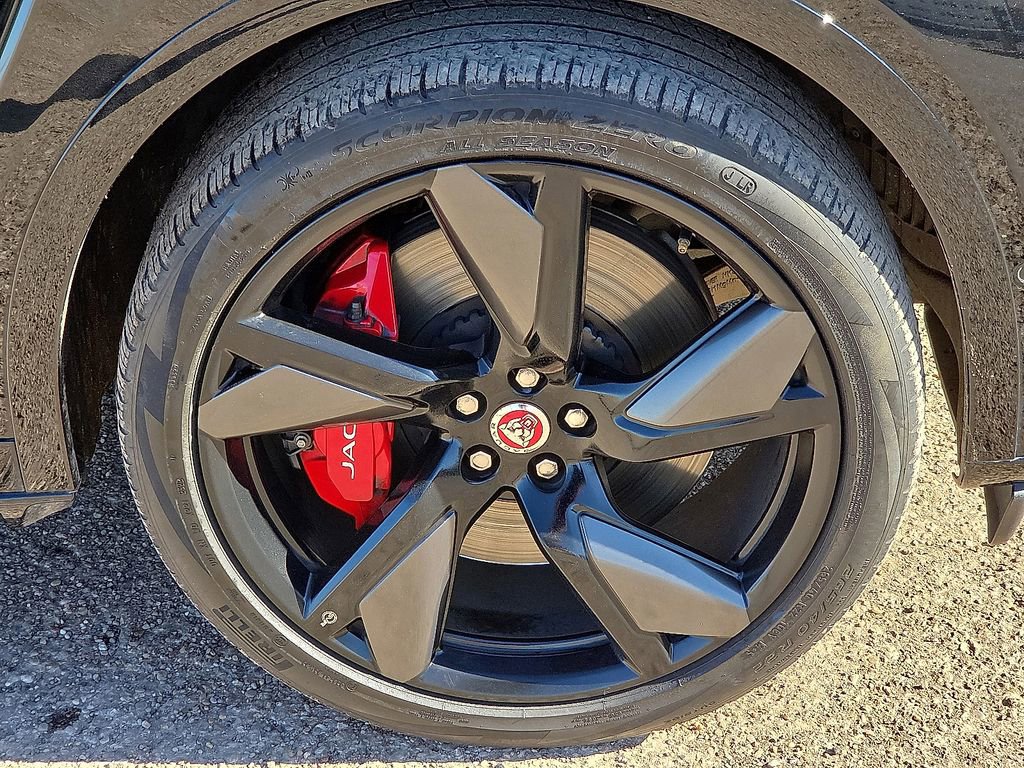 Used 2023 Jaguar F-PACE SVR image 10